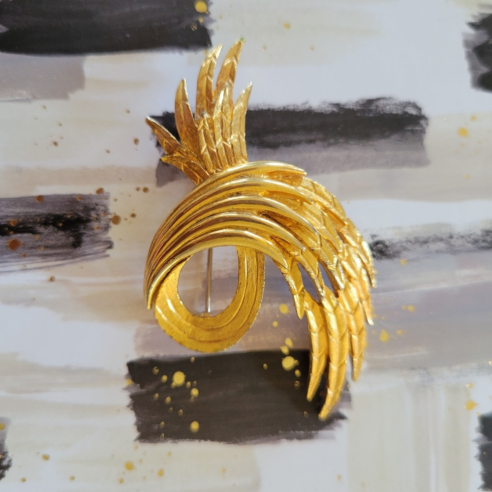 Vintage Swirled Wheat Brooch ~ Abstract ~ Gold-tone ~ Tarnished but Pretty!